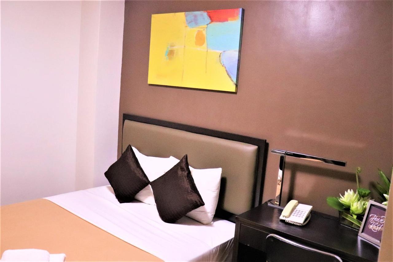 The Studio 18 Residences Manila Bagian luar foto