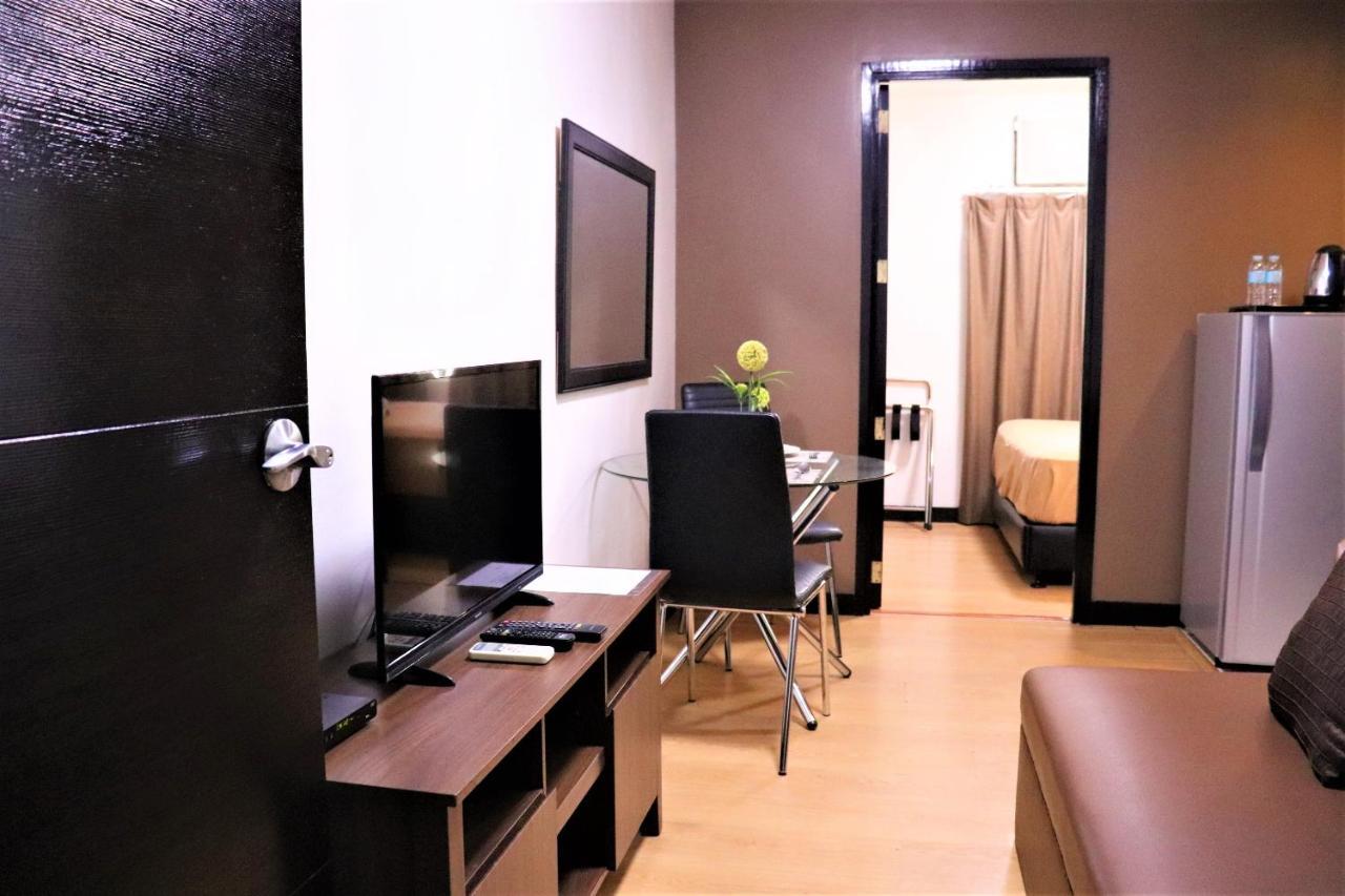 The Studio 18 Residences Manila Bagian luar foto
